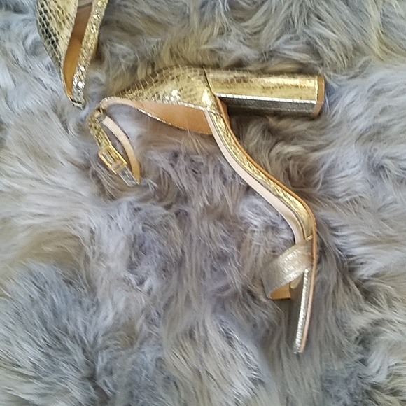 Vince camuto - Picture 2 of 4